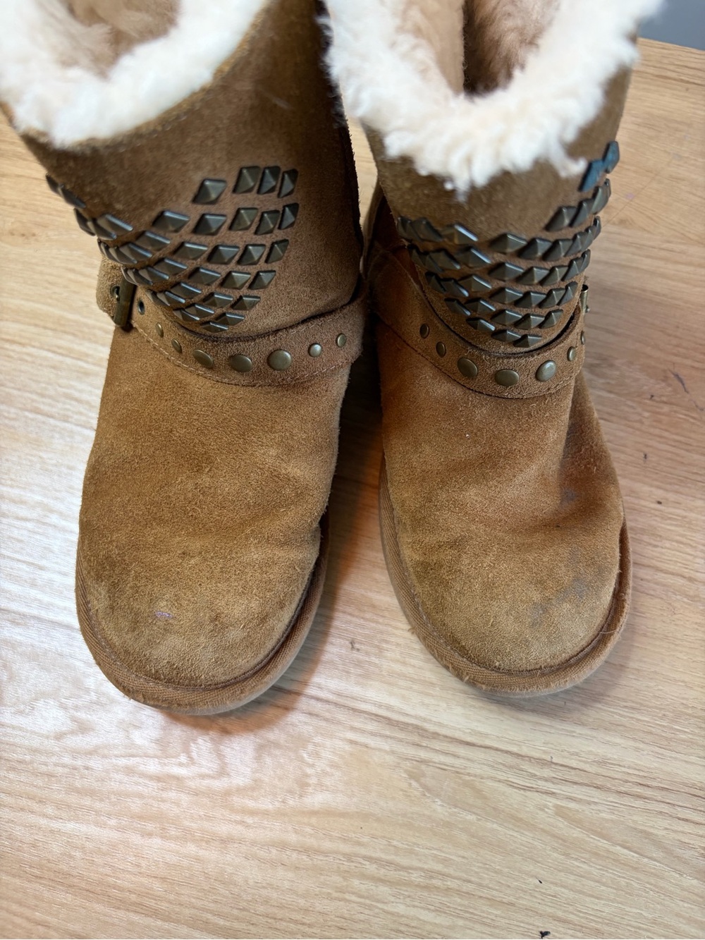 UGG Chestnut Brown Suede Heart Studded Boots US 2 Youth - Picture 6 of 9